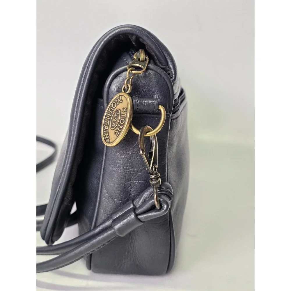 Stone Mountain Women's Purse Handbag Bag Navy Leather Pockets‎ Zip Close